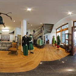 Beo Trachten am Max-Josefs-Platz